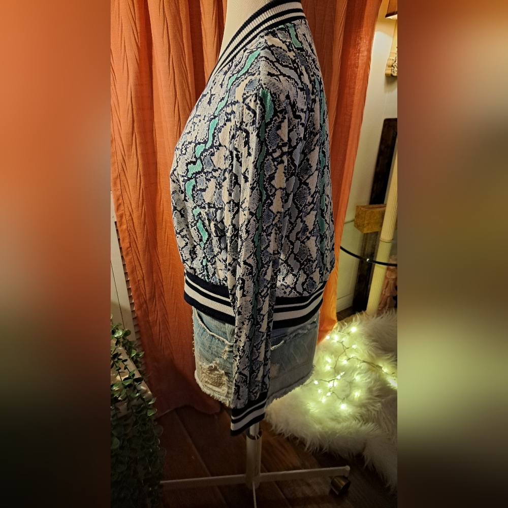 Stylish Snake Print Bomber Jacket - Picture 3 of 10